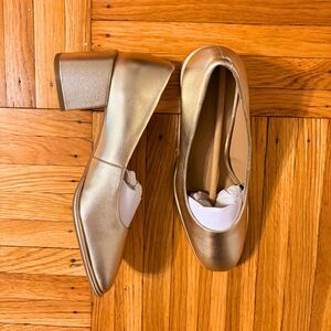 NWT Gold Leather Comfort Block Heels | Aerosoles Size 7 Pumps